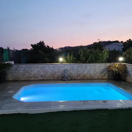 Con Piscina Y Barbacoa En 4 Personas Holiday home *