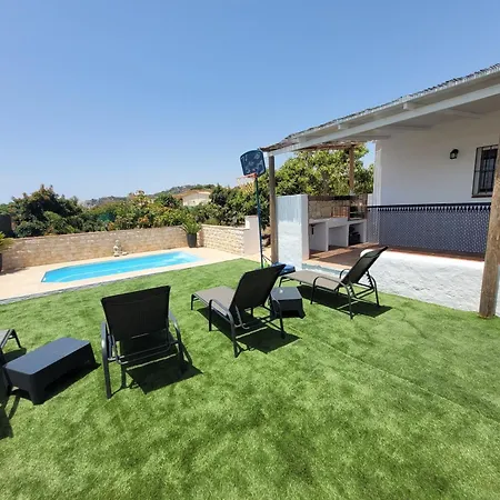 Con Piscina Y Barbacoa En 4 Personas Nerja