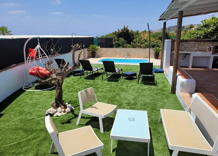 Con Piscina Y Barbacoa En 4 Personas Nerja