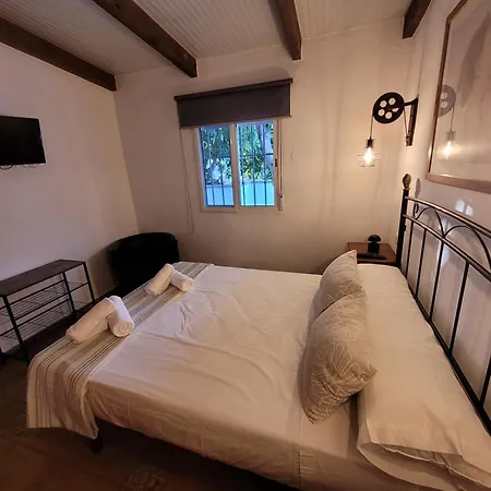 Con Piscina Y Barbacoa En 4 Personas 度假居