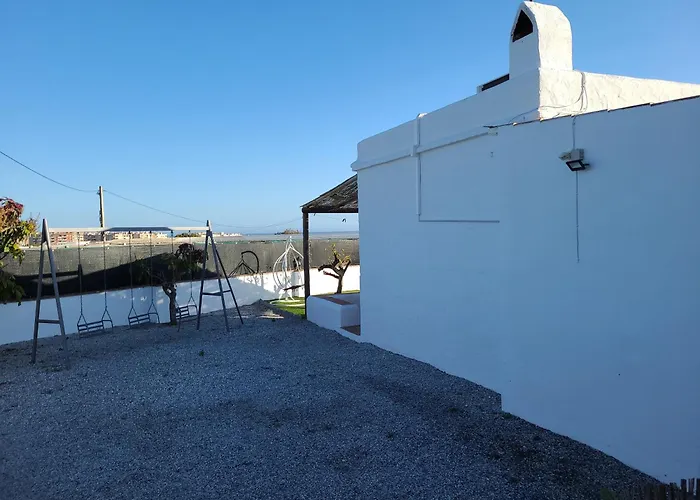 Con Piscina Y Barbacoa En 4 Personas 度假居