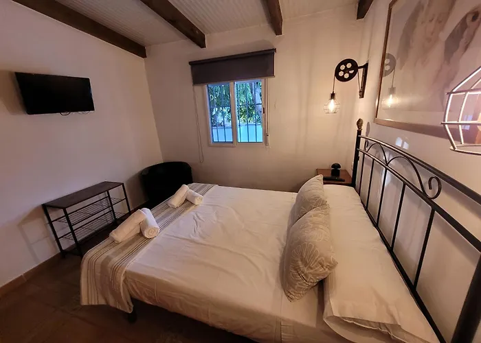 Con Piscina Y Barbacoa En 4 Personas 度假居