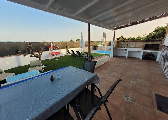 Con Piscina Y Barbacoa En 4 Personas 内尔哈