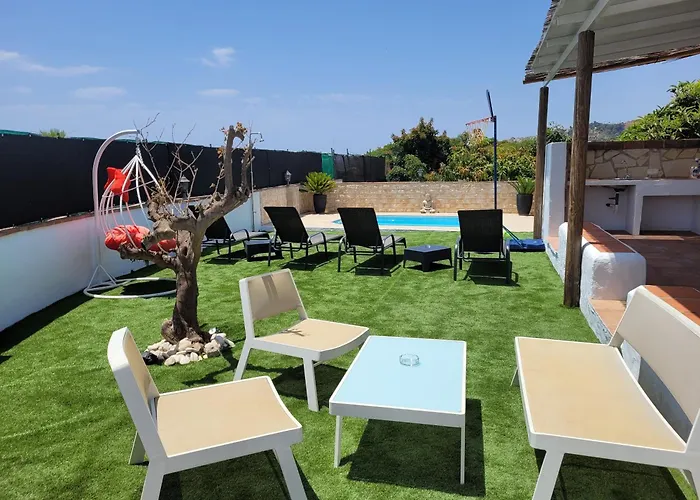 Con Piscina Y Barbacoa En 4 Personas *