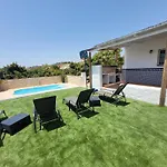 Con Piscina Y Barbacoa En 4 Personas Нерха