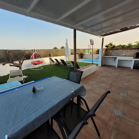 Con Piscina Y Barbacoa En 4 Personas Нерха